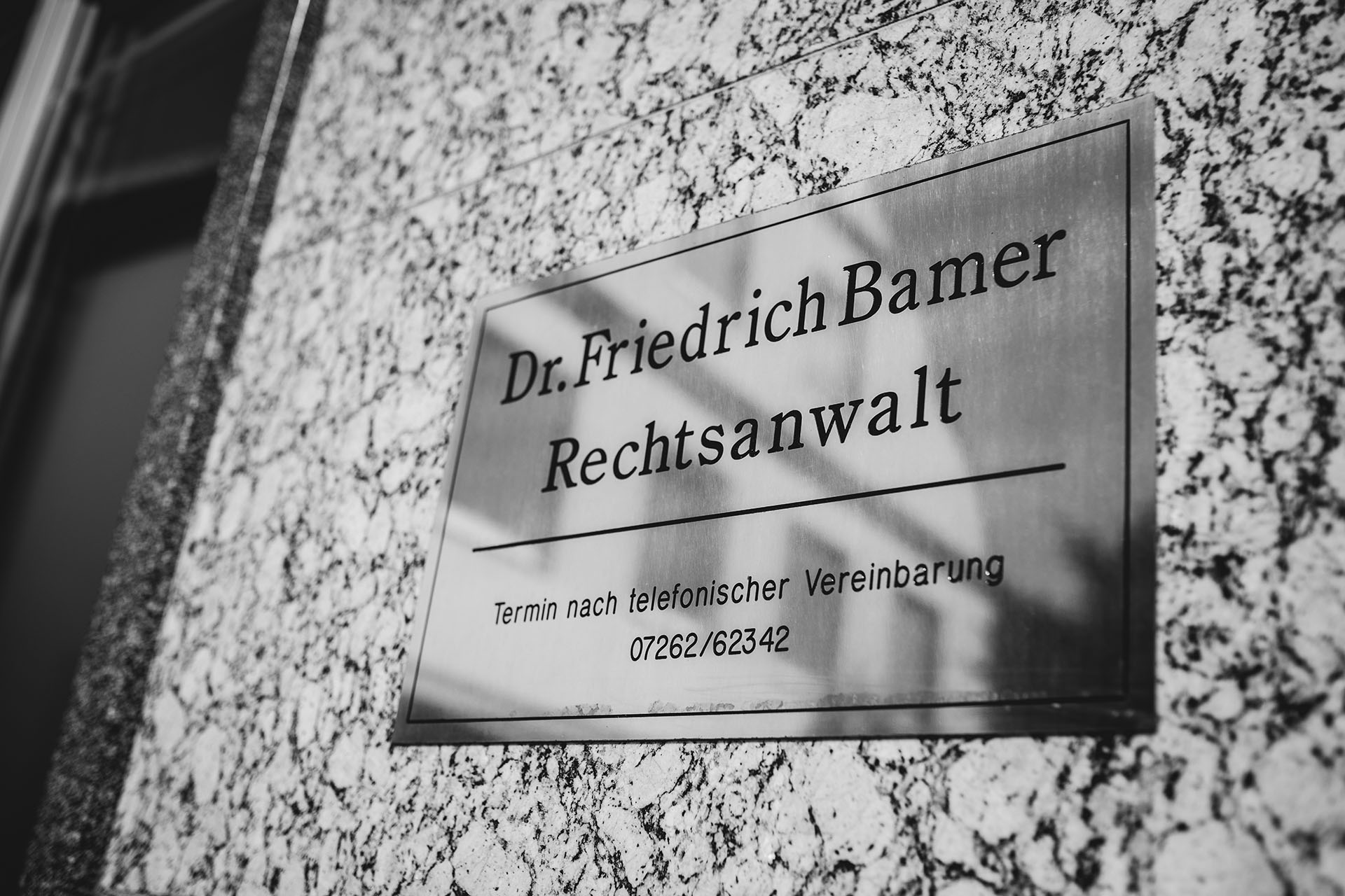 Eingangsschild Rechtsanwaltskanzlei Dr. Bamer